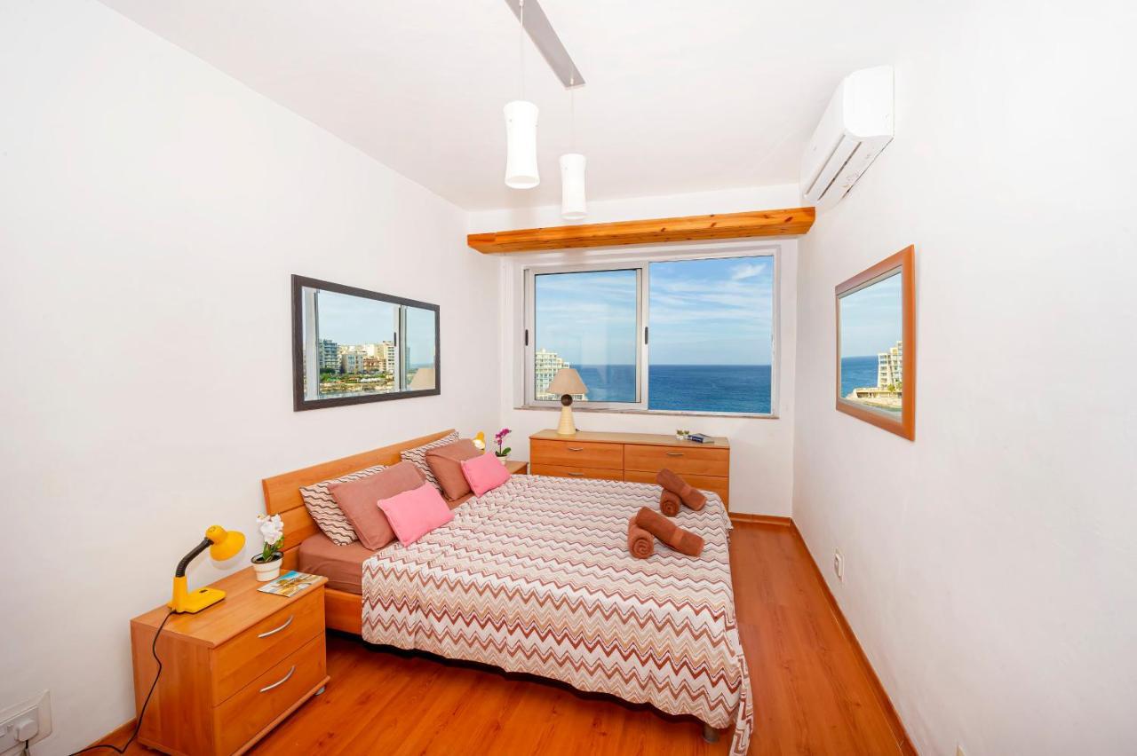 Spinola Bay Top Floor Seafront 3 Bedroom Apartment With Panoramic Sea Views - By Getawaysmalta Сент Джулианс Экстерьер фото