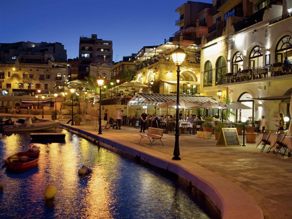 Spinola Bay Top Floor Seafront 3 Bedroom Apartment With Panoramic Sea Views - By Getawaysmalta Сент Джулианс Экстерьер фото