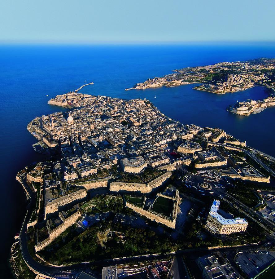 Spinola Bay Top Floor Seafront 3 Bedroom Apartment With Panoramic Sea Views - By Getawaysmalta Сент Джулианс Экстерьер фото