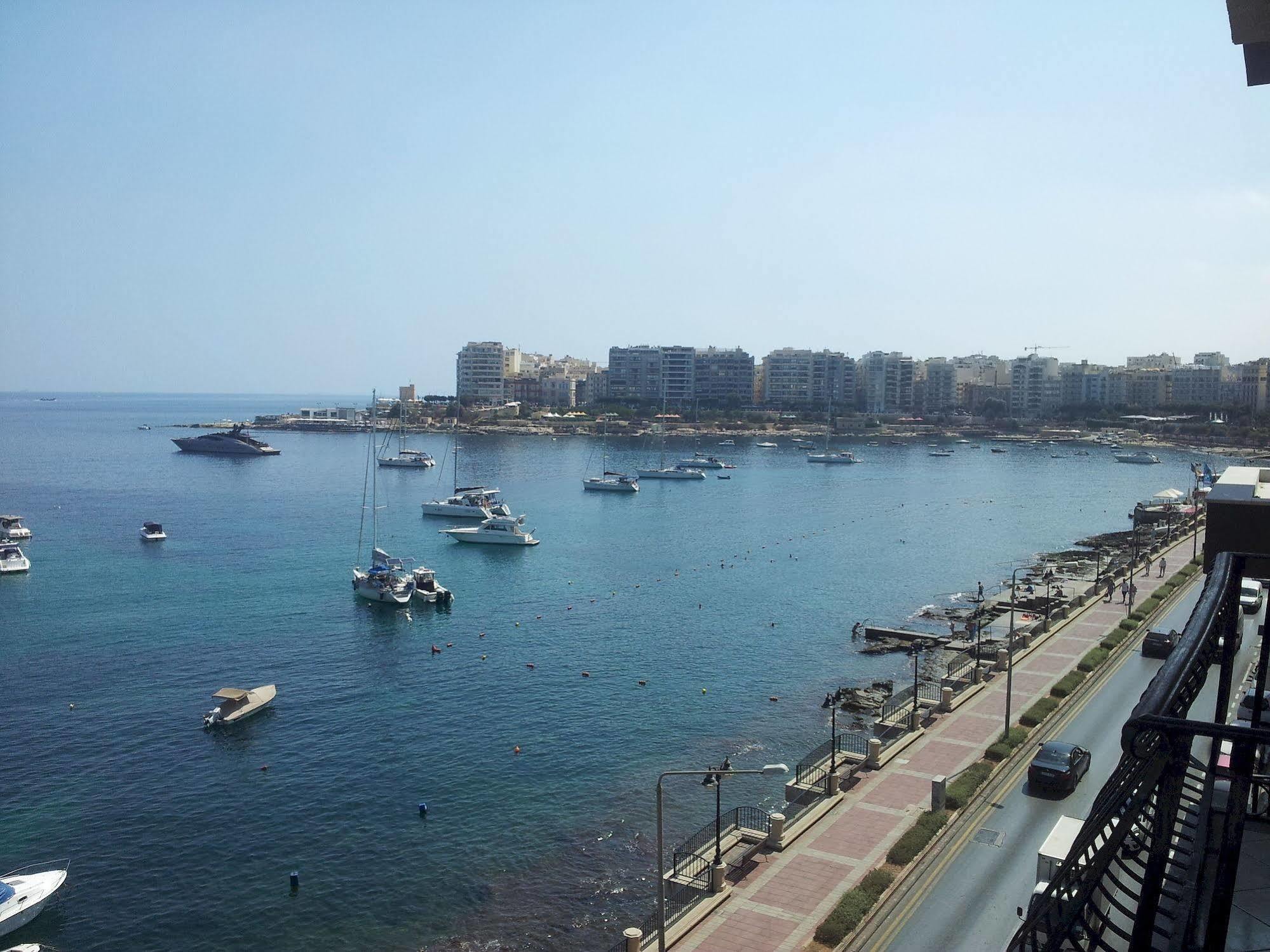 Spinola Bay Top Floor Seafront 3 Bedroom Apartment With Panoramic Sea Views - By Getawaysmalta Сент Джулианс Экстерьер фото