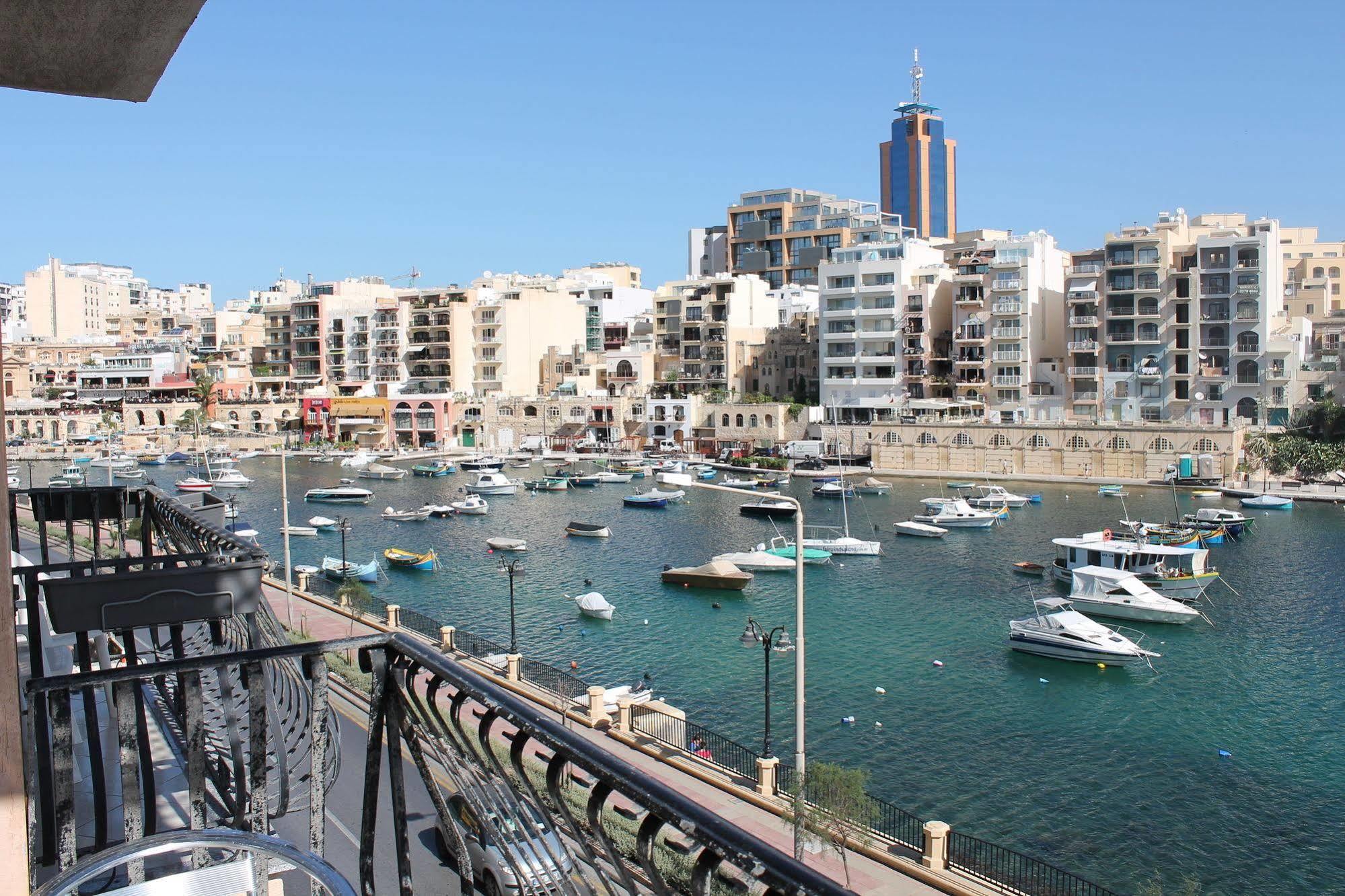 Spinola Bay Top Floor Seafront 3 Bedroom Apartment With Panoramic Sea Views - By Getawaysmalta Сент Джулианс Экстерьер фото